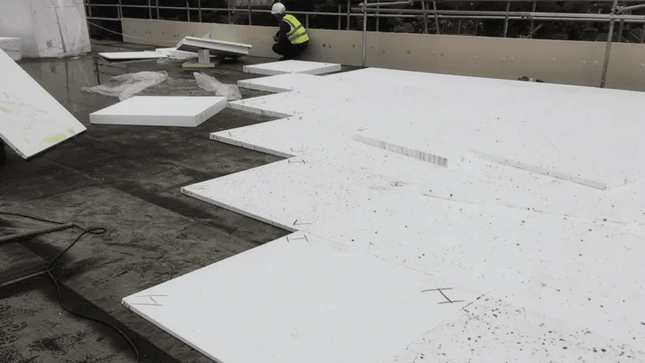 комбінація пінопластових ухилів Lamrock та базальтової вати для розухилки даху