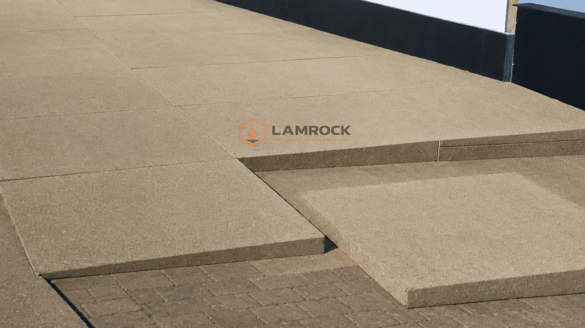 Розухилка даху базальтовими клинами Lamrock
