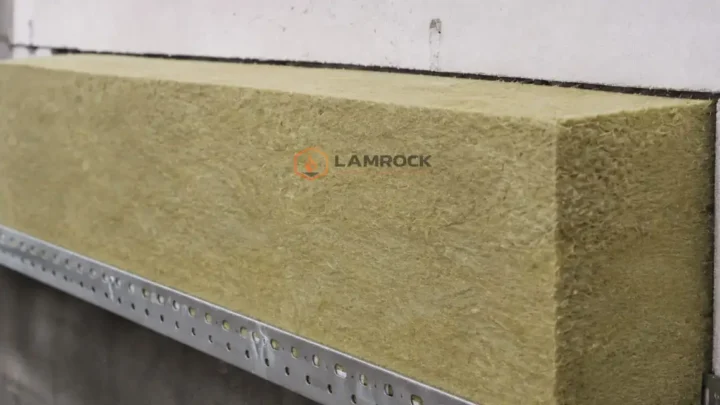 Утеплення фасаду базальтовими ламелами lamrock