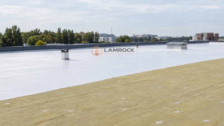 утеплення плоскої покрівлі клинами lamrock